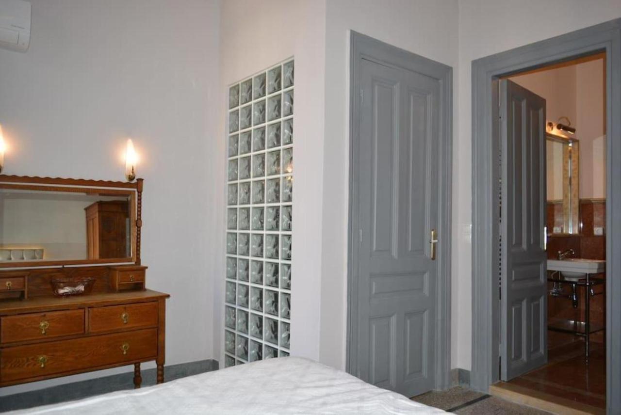Electra Deluxe Two-Bedroom Apartment